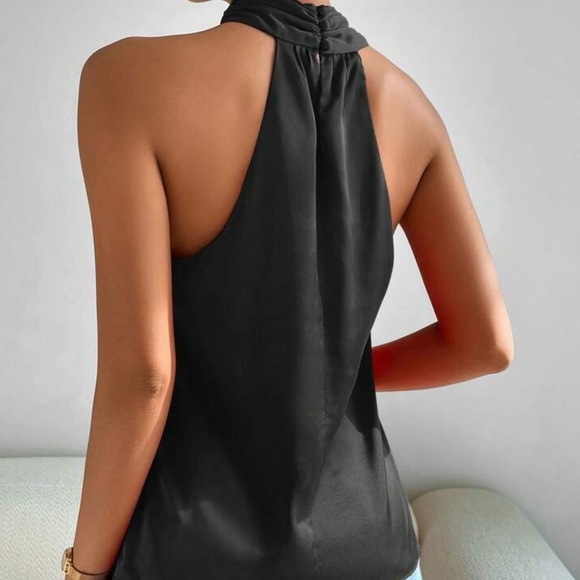 🖤🔥NWOT- Stunning Solid Halter Neck Top SZ S🖤🔥 - Picture 4 of 9